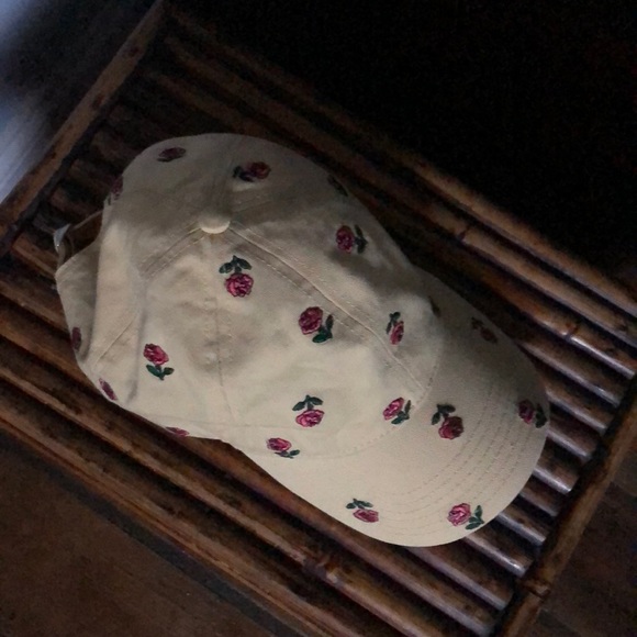 Yellow Hat with Red Roses - Picture 2 of 3